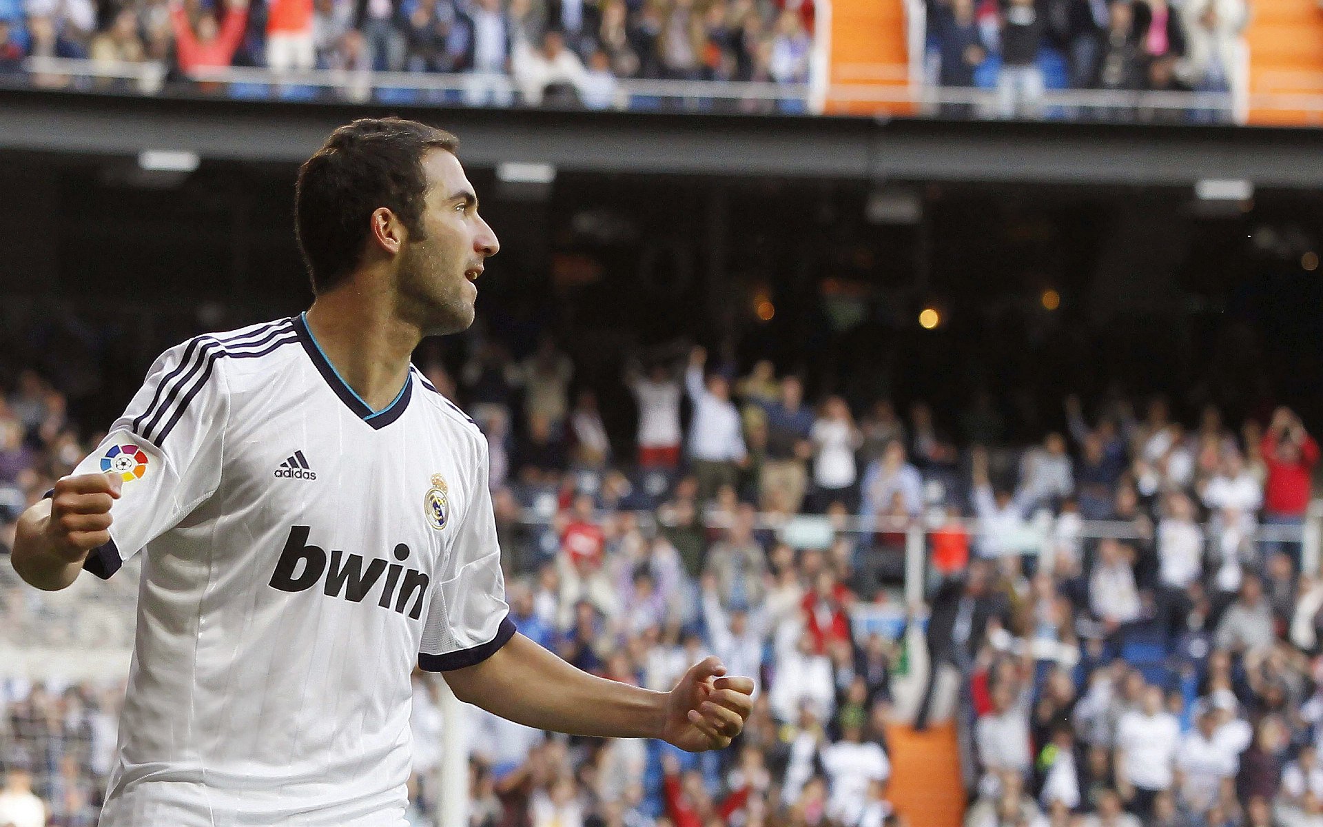 短跑新星闪耀全国锦标赛，破纪录表现引爆田径界