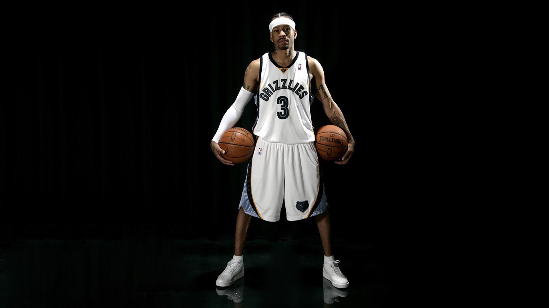 NBA季后赛激战正酣，勇士队逆转取胜，库里独砍40分创纪录