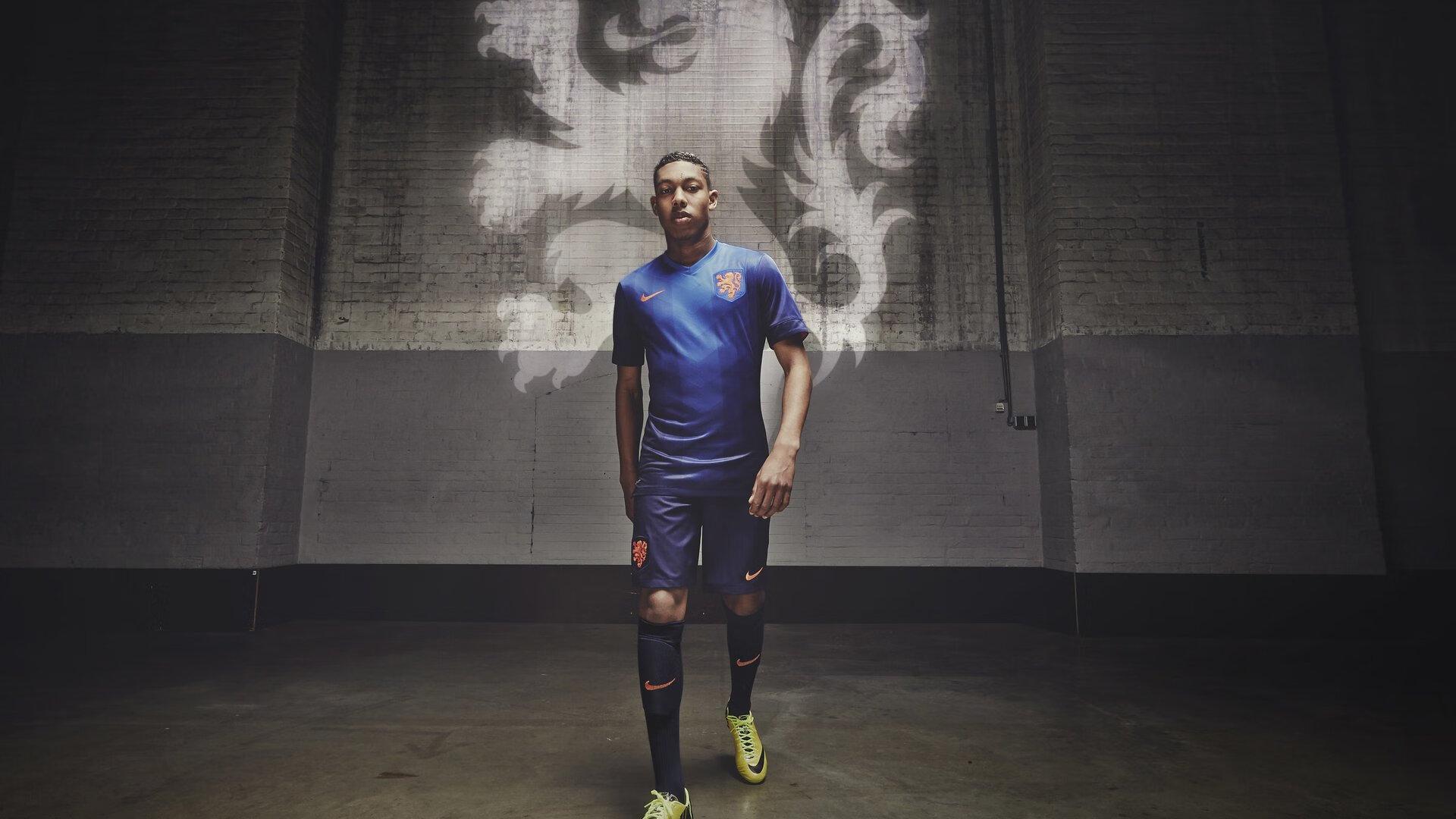 滕哈格战术崩盘映衬药厂清醒转身,德甲格局暗流涌动迎平衡回归