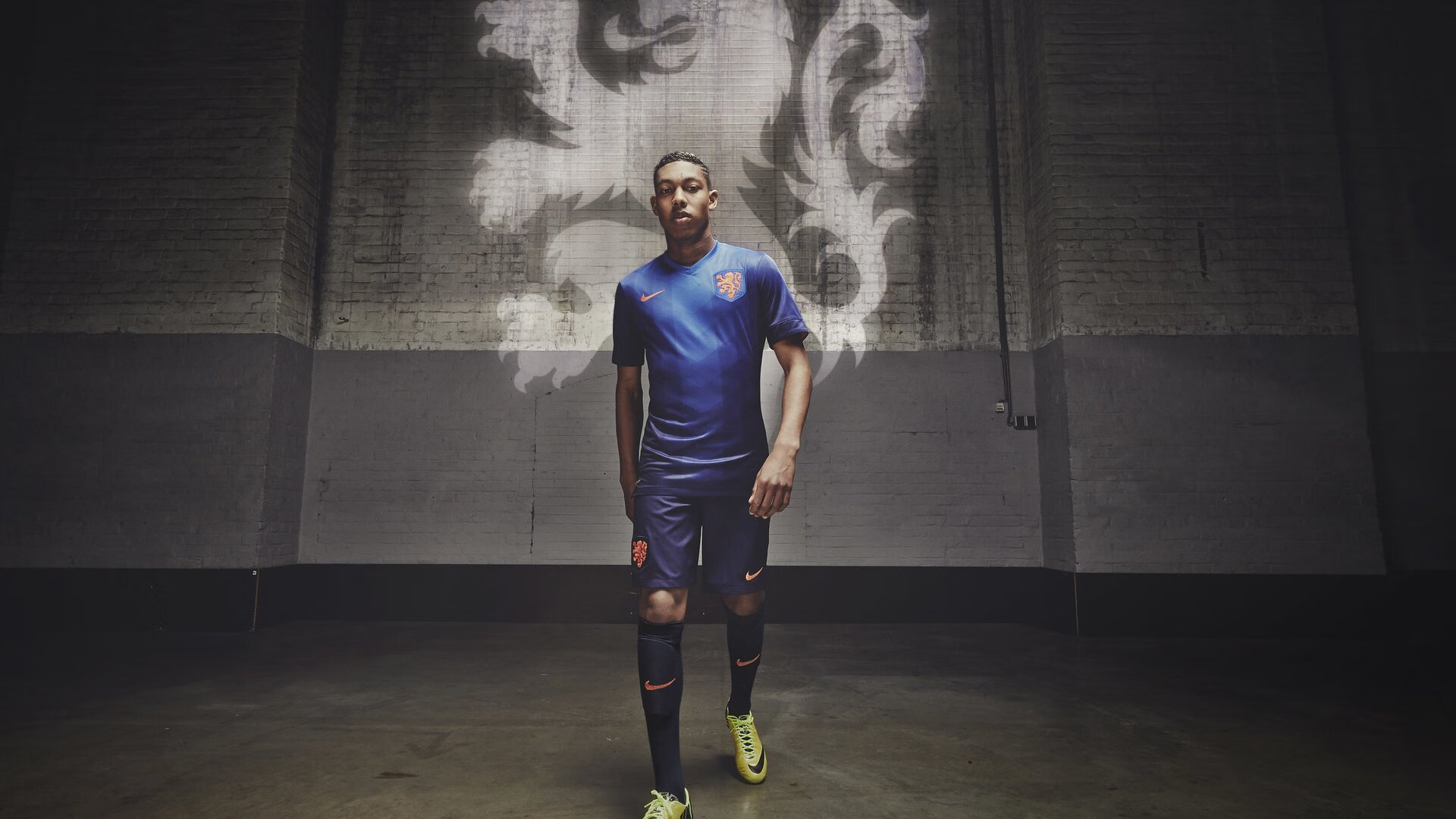 蓝军新星伤情反复引担忧,锋线紧急预案或促巴萨小将提前回归