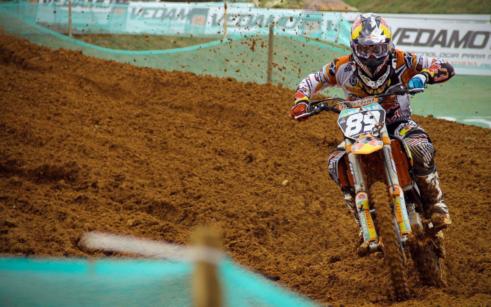 维尔茨社交媒体点赞引猜测,马内旧话重提暗指萨拉赫独狼天性引争议